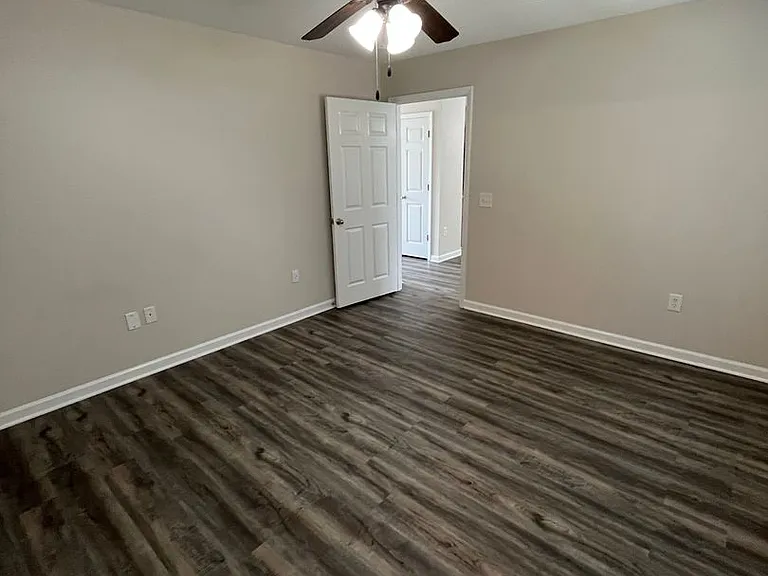 Meridian Park Apartments — Photo 33
