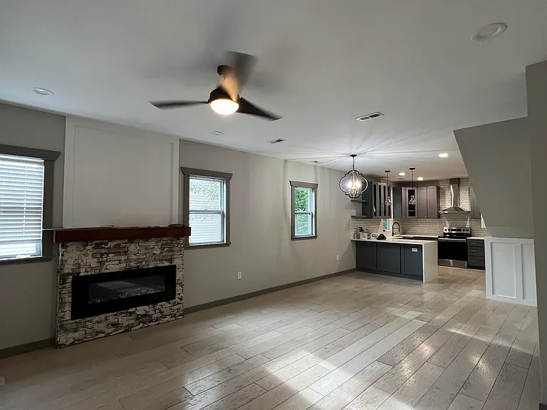 1817 Woodbine Ave — Photo 6