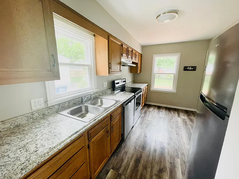 4327 Harvest Ln — Photo 6