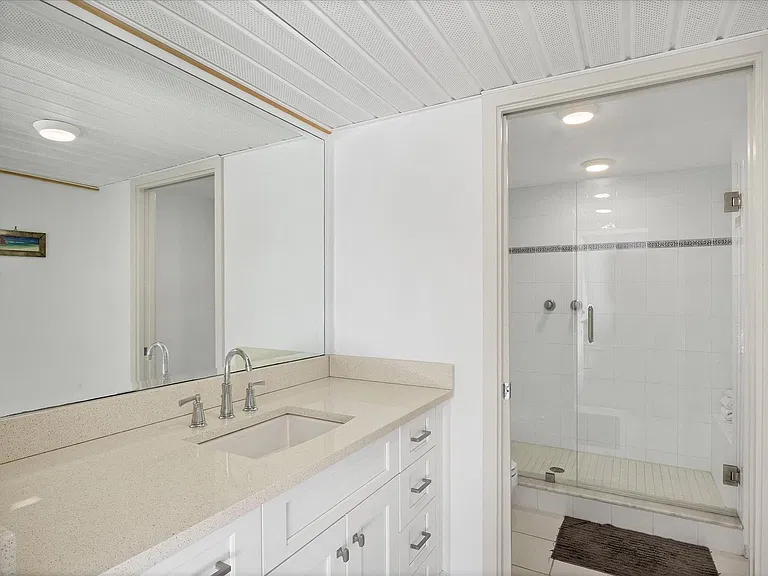 5801 Gulf Of Mexico Dr — Photo 31
