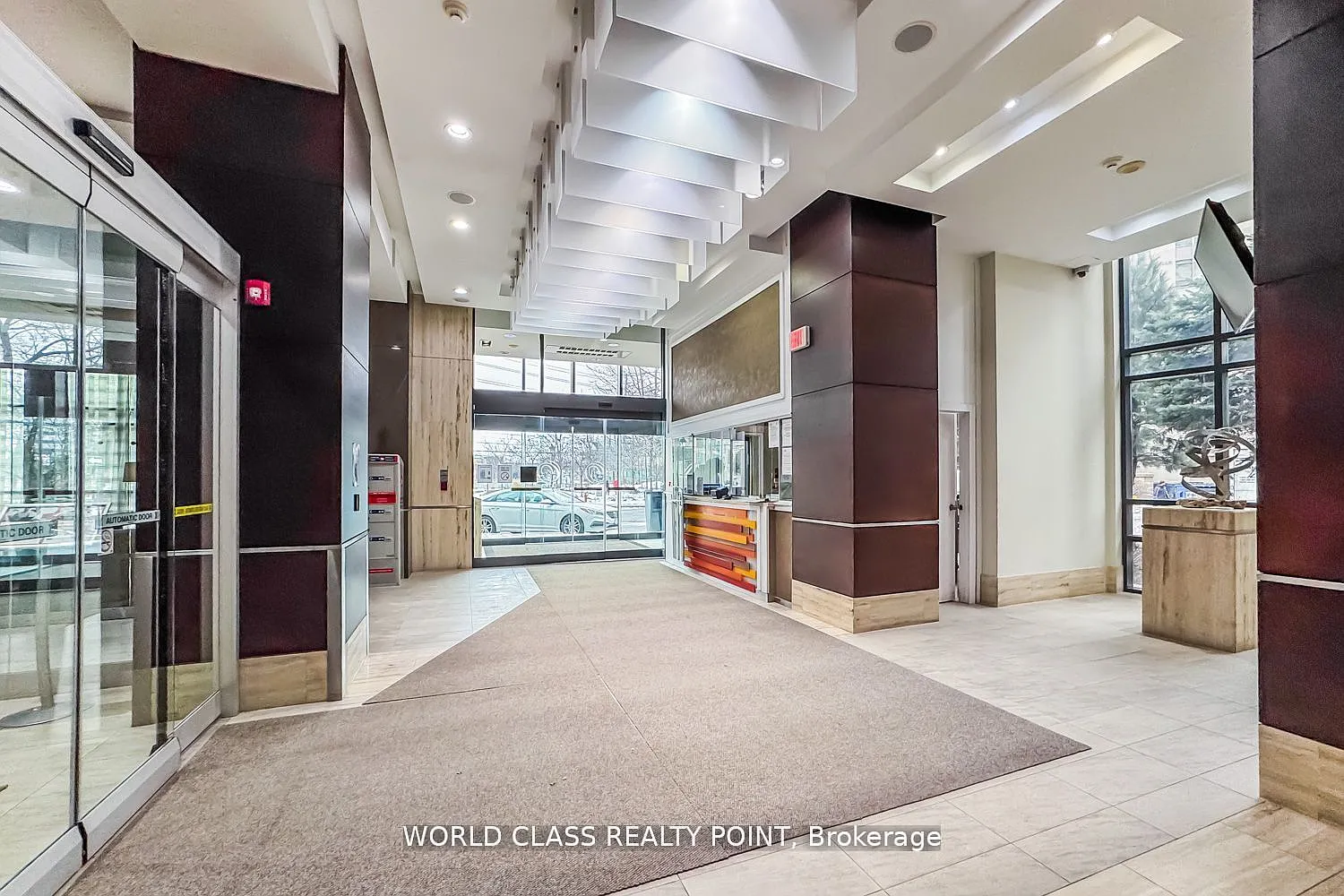 330 Burnhamthorpe Rd W #1420233 photo 1