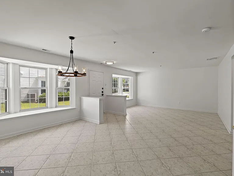 124 Buckingham Way — Photo 30