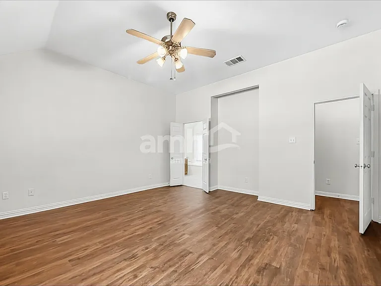 7501 Providence Dr — Photo 9