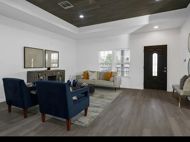 304 Milby St #1 — Photo 4