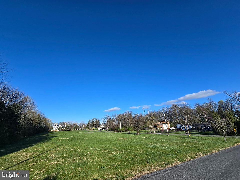 2nd image of 624 Alexander Spring Rd