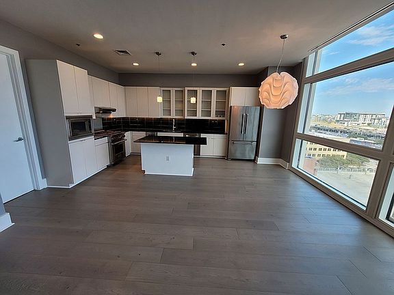 4th image of 555 5th St #925