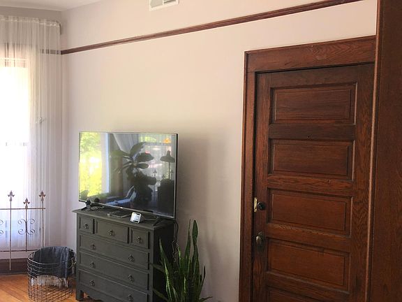 5th image of 1022 Greenleaf St Floor 1