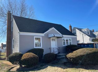 2037 Essex Pl, Valley Stream, NY 11580