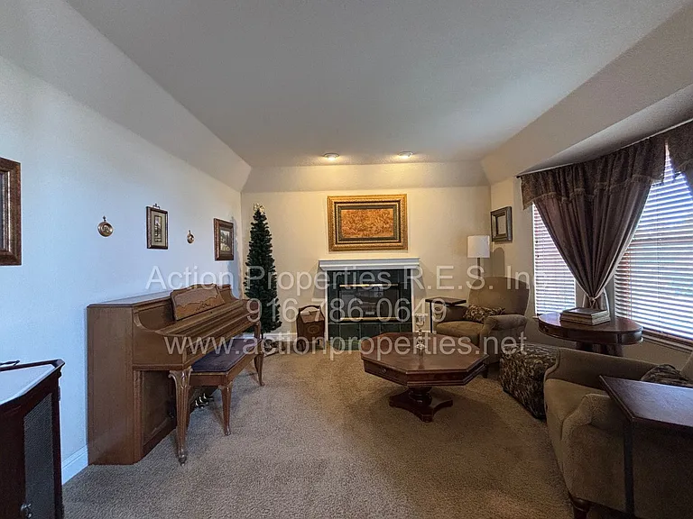 4726 Abbey Hl — Photo 6