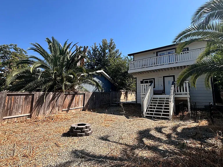 17530 Hayes Ave — Photo 4