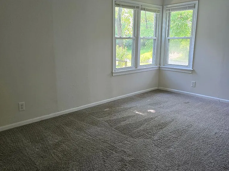 302 Alexander Ave — Photo 13