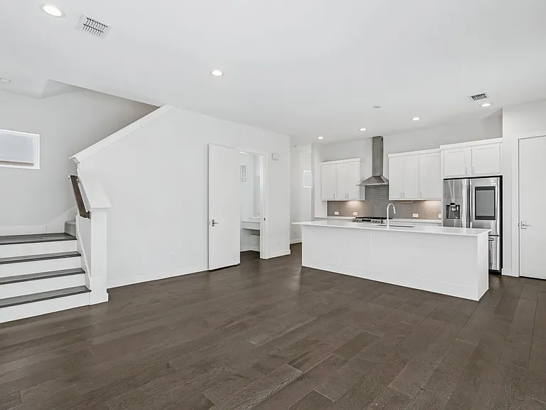 1518 N Carroll Ave — Photo 10