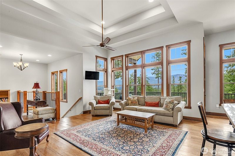 5th image of 421 Meadow Ridge Drive