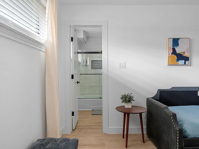 2521 Delmar Dr — Photo 2
