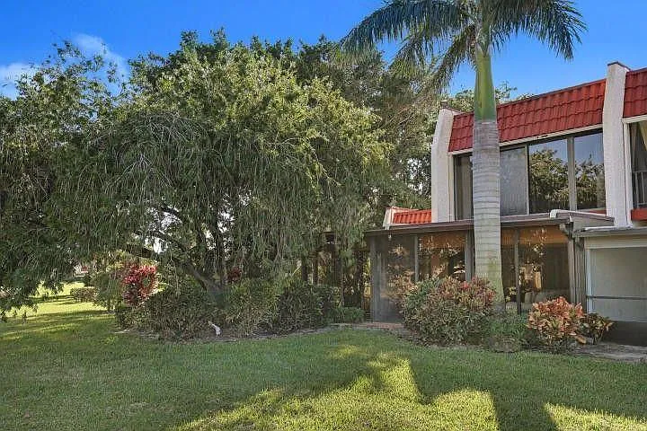 4360 Fountains Dr — Photo 5