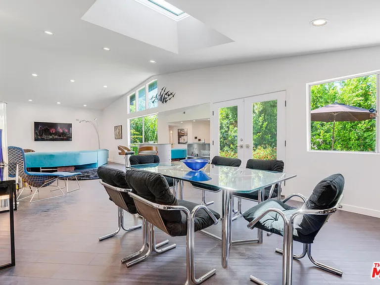 22705 Crespi St — Photo 5