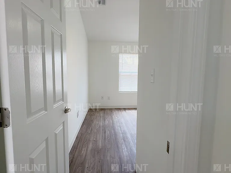 905A Thorn Ct SE — Photo 10