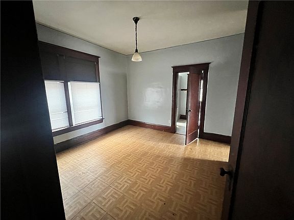 4th image of 602 E Decatur St