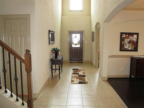 The SOARING 2 story entry is impressive and features pretty ceramic tile flooring and a leaded glass front door!