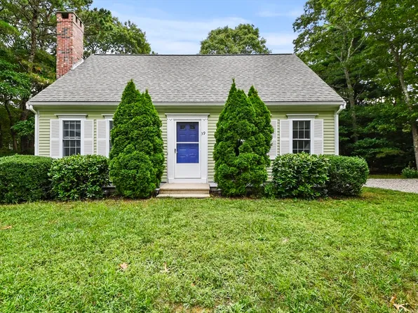 39 Manitoba Rd, Mashpee, MA 02649