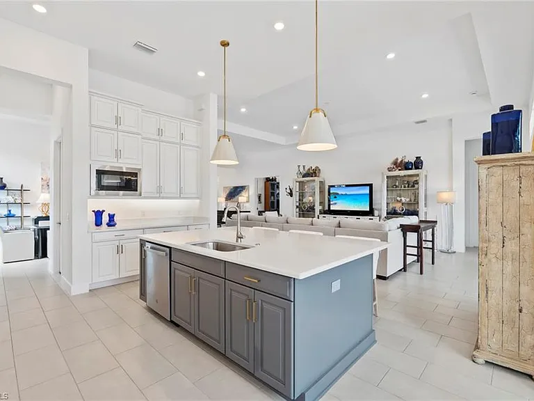 15394 Turin Dr — Photo 11