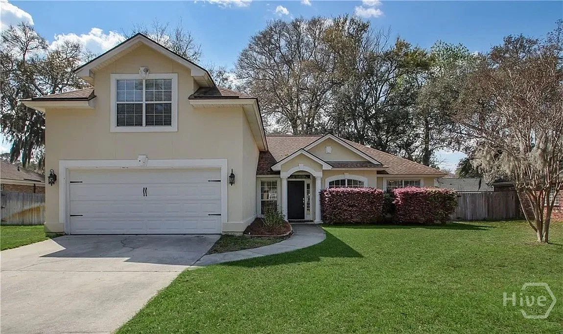 3 bed, 2.0 bath, 2188 sqft, $2,800 — Photo 1