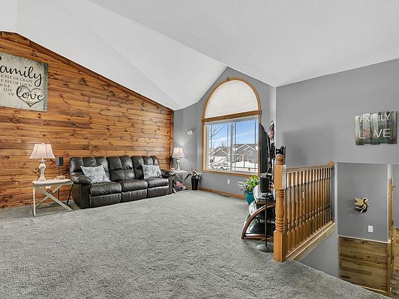 4th image of 328 7th Ave S
