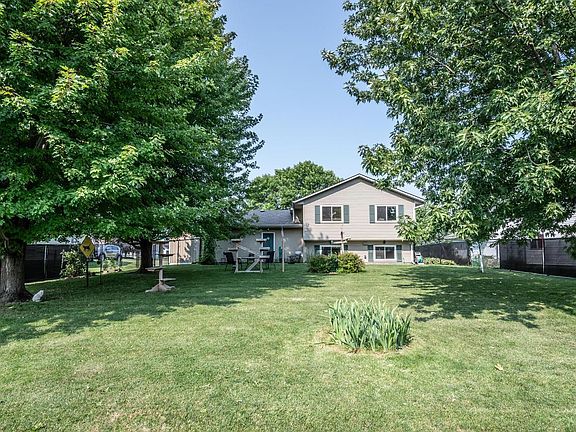 2nd image of 15288 Chokecherry Ave