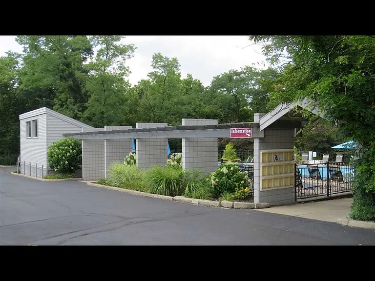 111 Winding Way — Photo 21