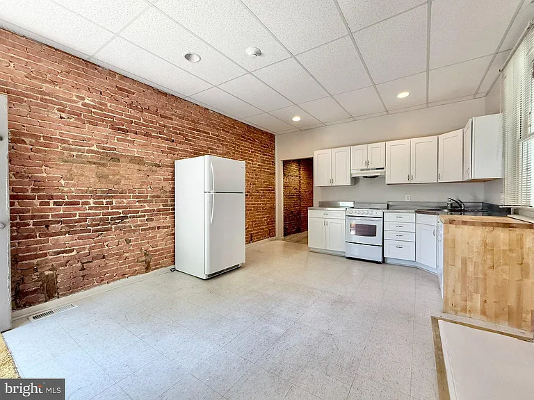 1502 W Mount Royal Ave #1 — Photo 19