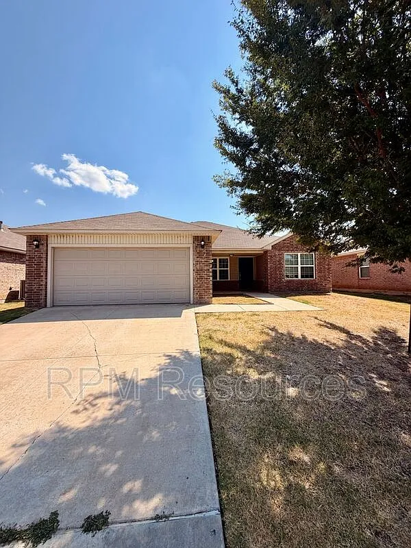 3 bed, 1.5 bath, 1653 sqft, $1,595 — Photo 2
