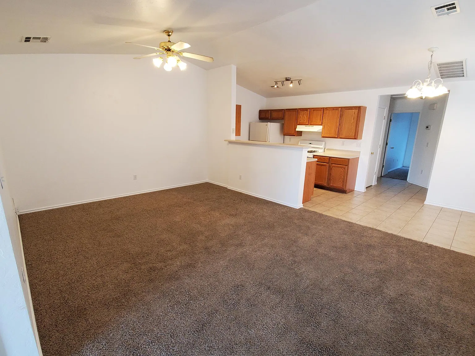 2 bed, 882 sqft, $1,200 — Photo 3
