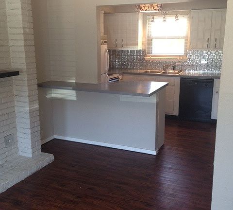 Kitchen with breakfast bar