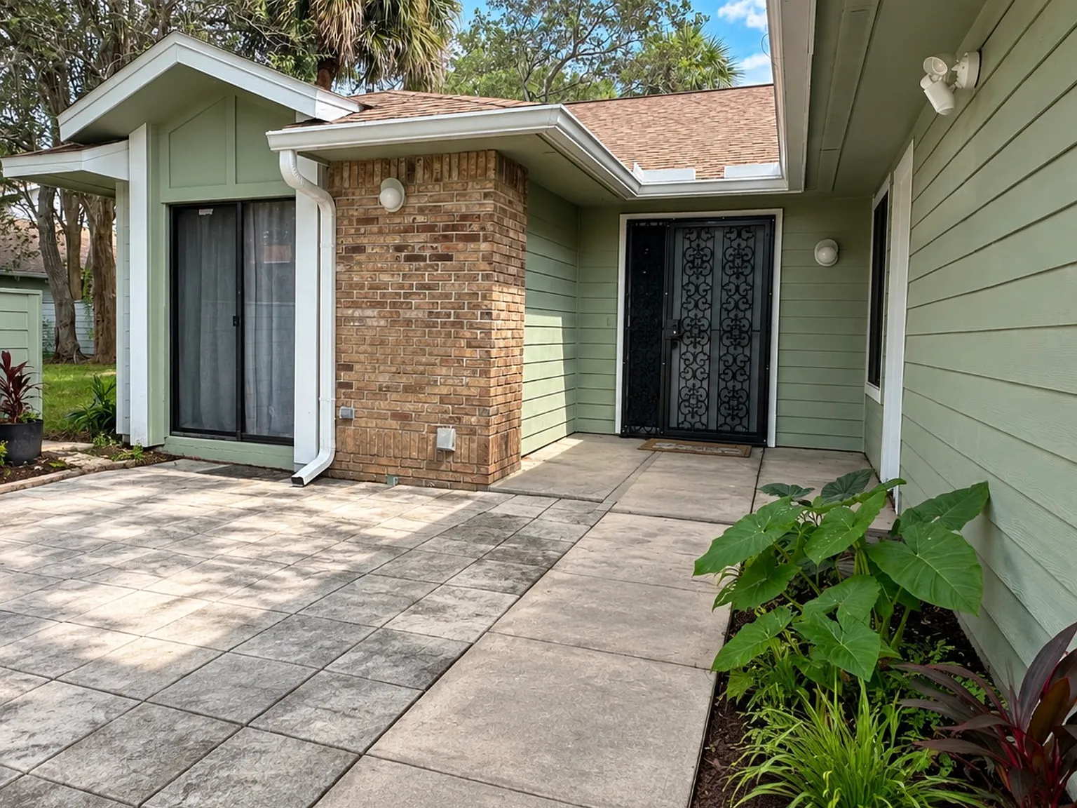 3 bed, 1520 sqft, $2,100 — Photo 2