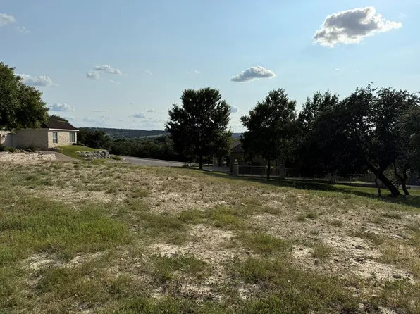 2001 Valencia Dr N, Kerrville, TX 78028