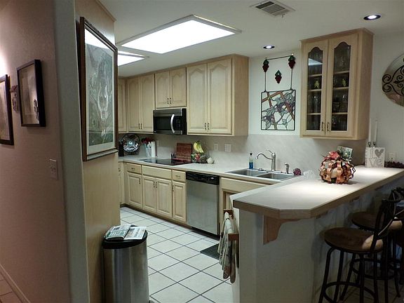 2nd image of 117 Marion St