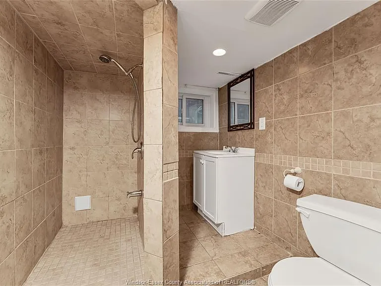 1236 Marentette Ave #LOWER — Photo 15