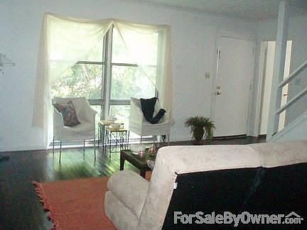 Living Room Area : Great view in the city...