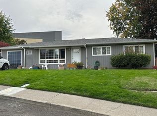 702 E 21st Pl, The Dalles, OR