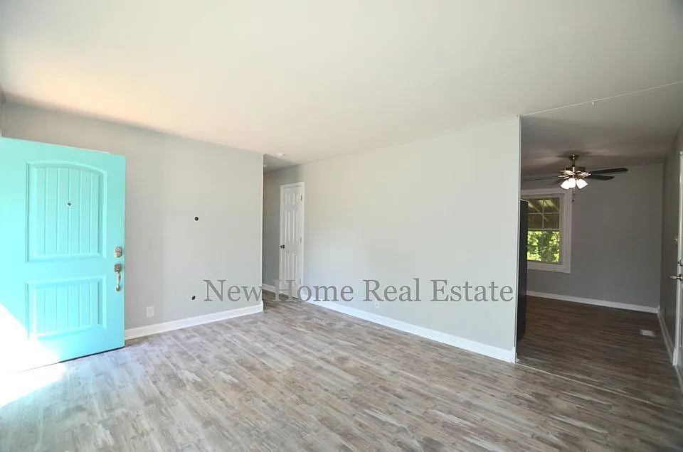 3 bed, 1.5 bath, 1650 sqft, $1,575 — Photo 3