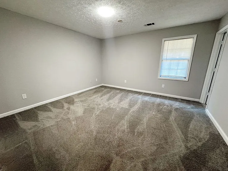 Valley View Apartments — Photo 13