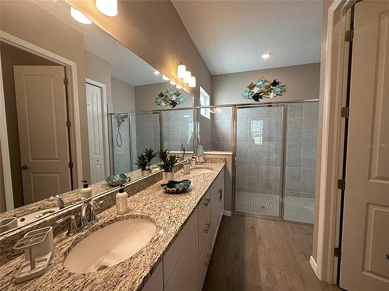 25115 Longmeadow Dr — Photo 16