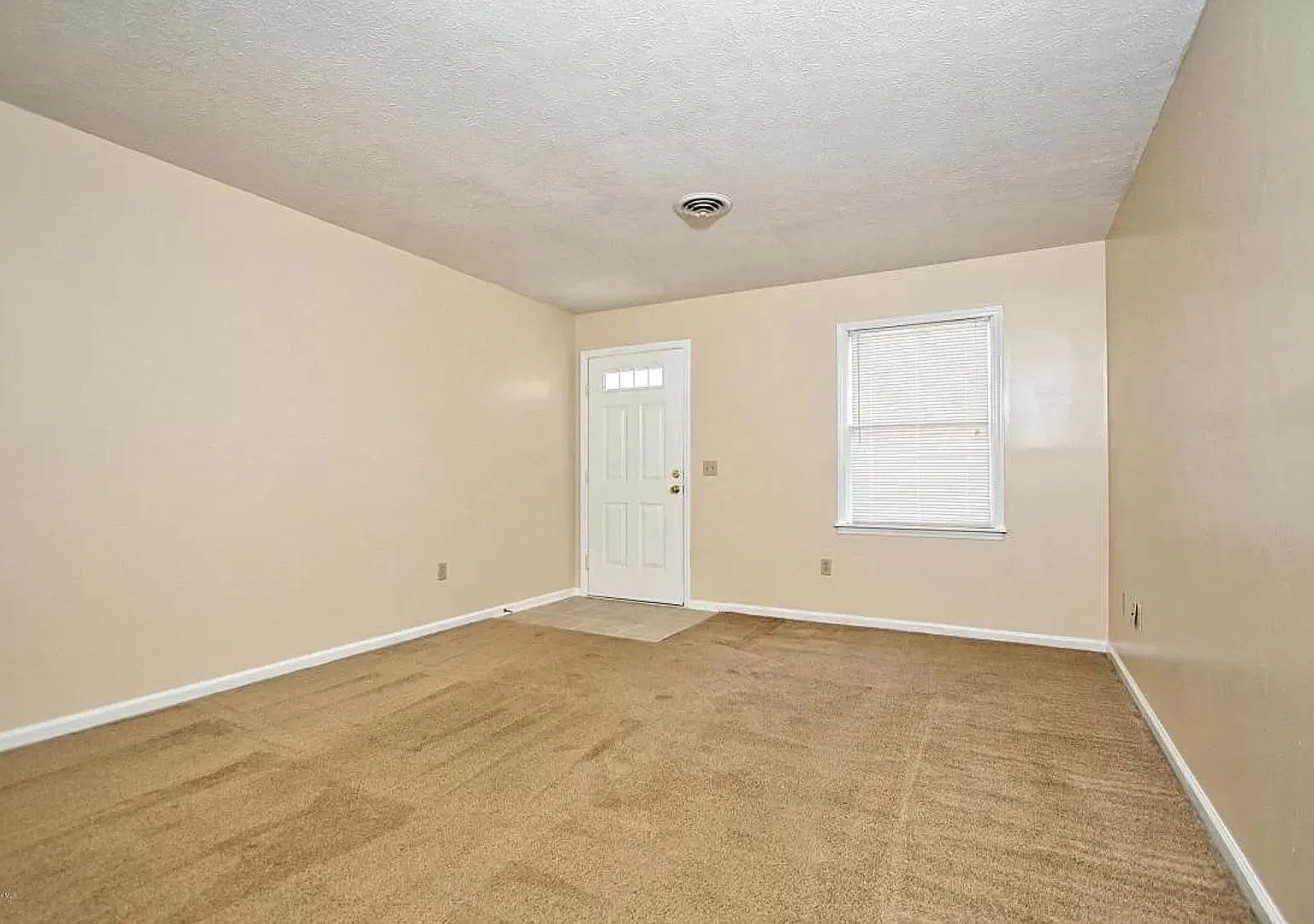 North Drive 2 Bedroom 1 Bath — Photo 3
