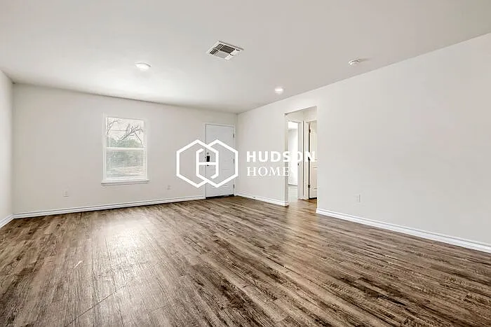 3 bed, 2.0 bath, 1090 sqft, $1,325 — Photo 3
