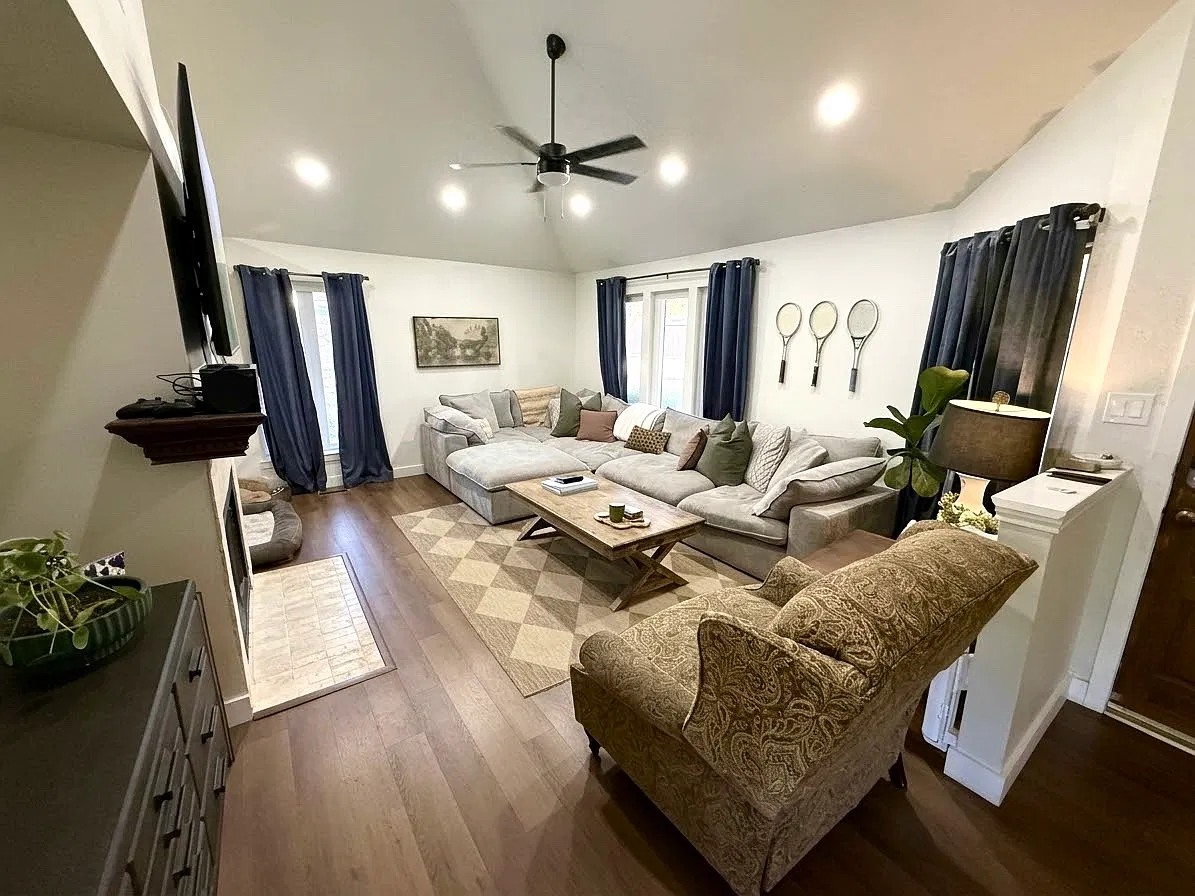 3 bed, 1255 sqft, $2,500 — Photo 2