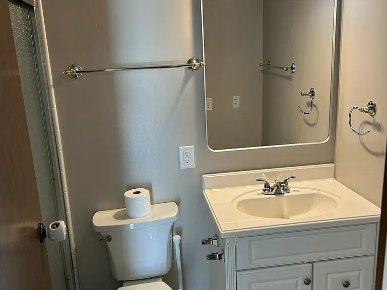 5200 Capitol Hill Dr #B — Photo 10