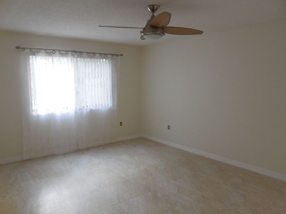 1st image of 23 Oak Ln