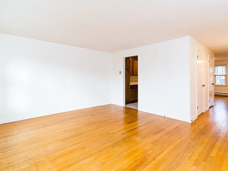 Suffield West Apartments — Photo 10
