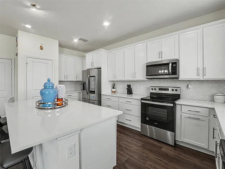 905 Overpool Ave — Photo 7