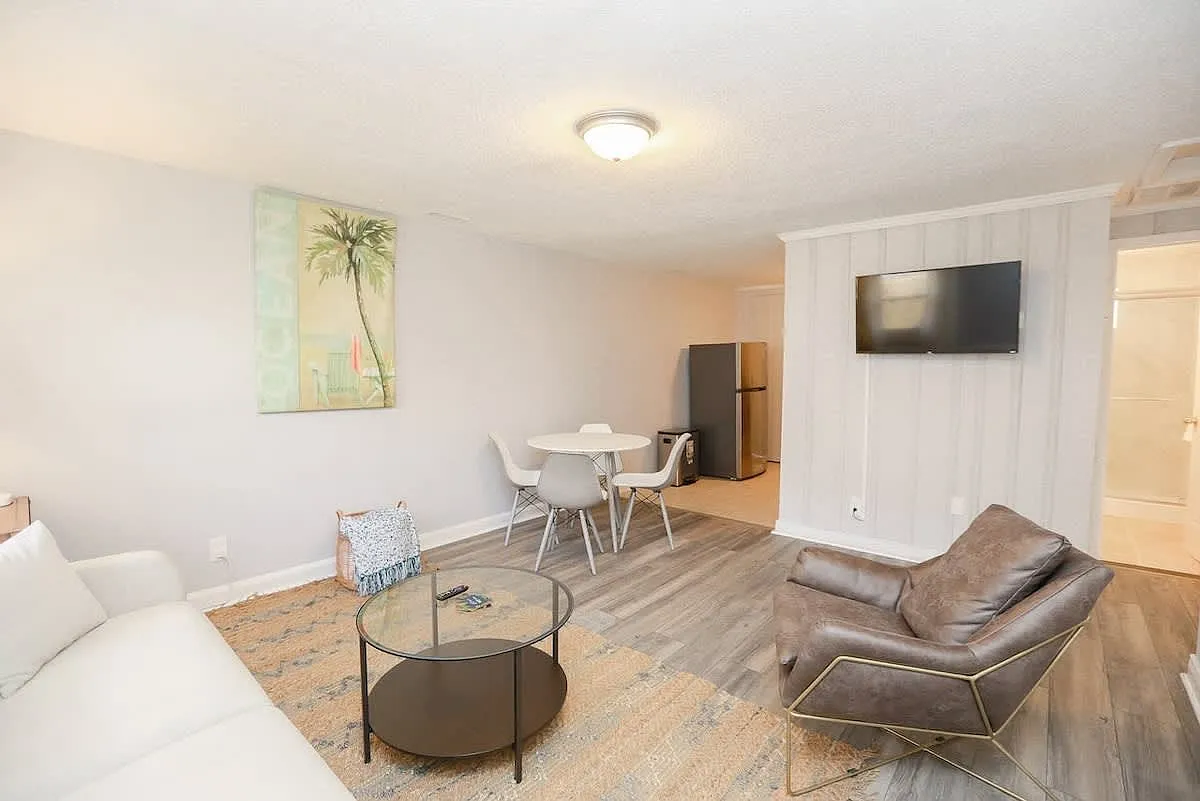 2 bed, 500 sqft, $2,400 — Photo 2